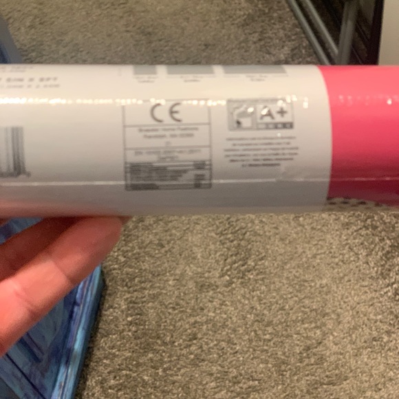 SCALAMADRE’ NUWALLPAPER, LEAPING CHEETAH. BUBBLEGUM PINK 5 ROLLS - Picture 5 of 15